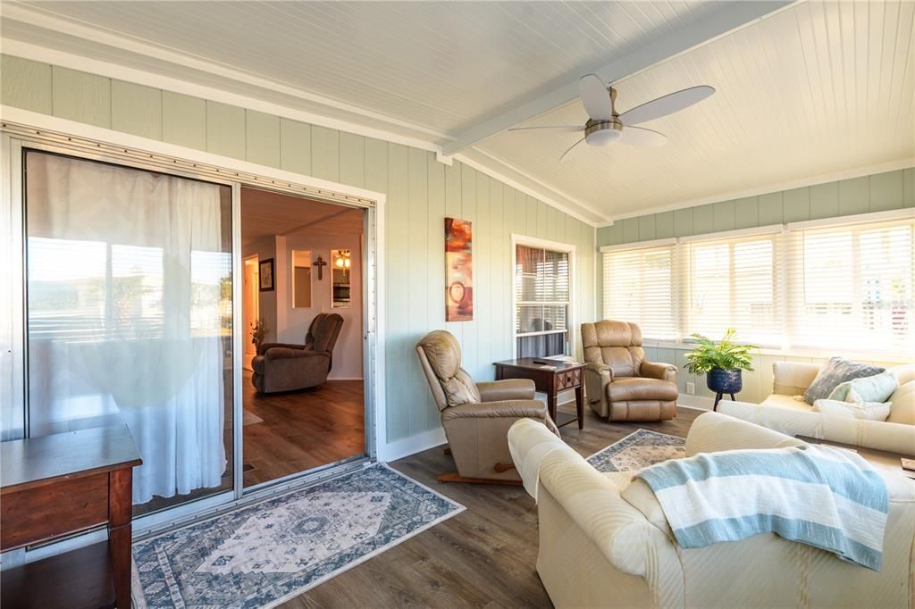 For Sale: $174,900 (2 beds, 2 baths, 1008 Square Feet)