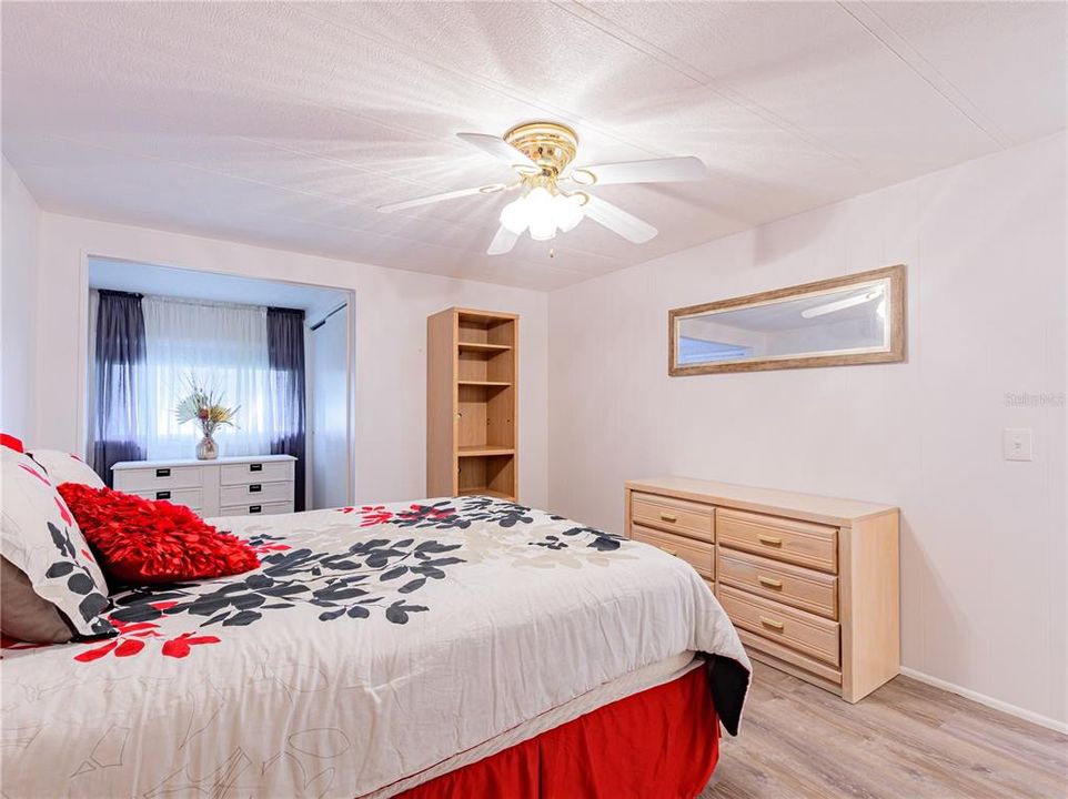 For Sale: $174,900 (2 beds, 2 baths, 1008 Square Feet)