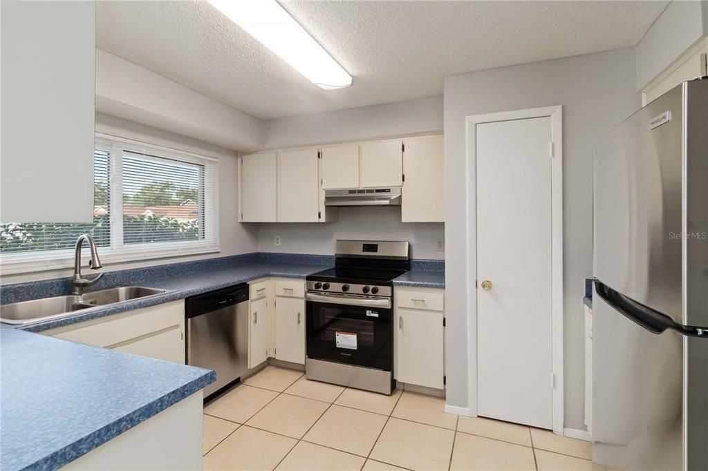 For Sale: $370,000 (3 beds, 2 baths, 1240 Square Feet)