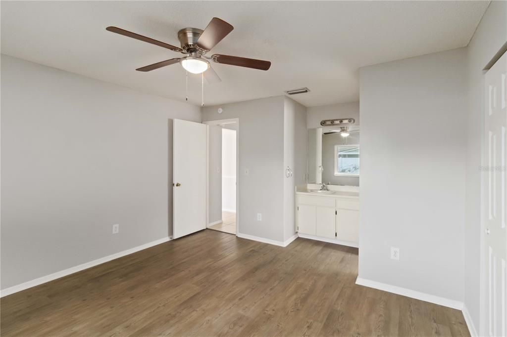 For Sale: $370,000 (3 beds, 2 baths, 1240 Square Feet)