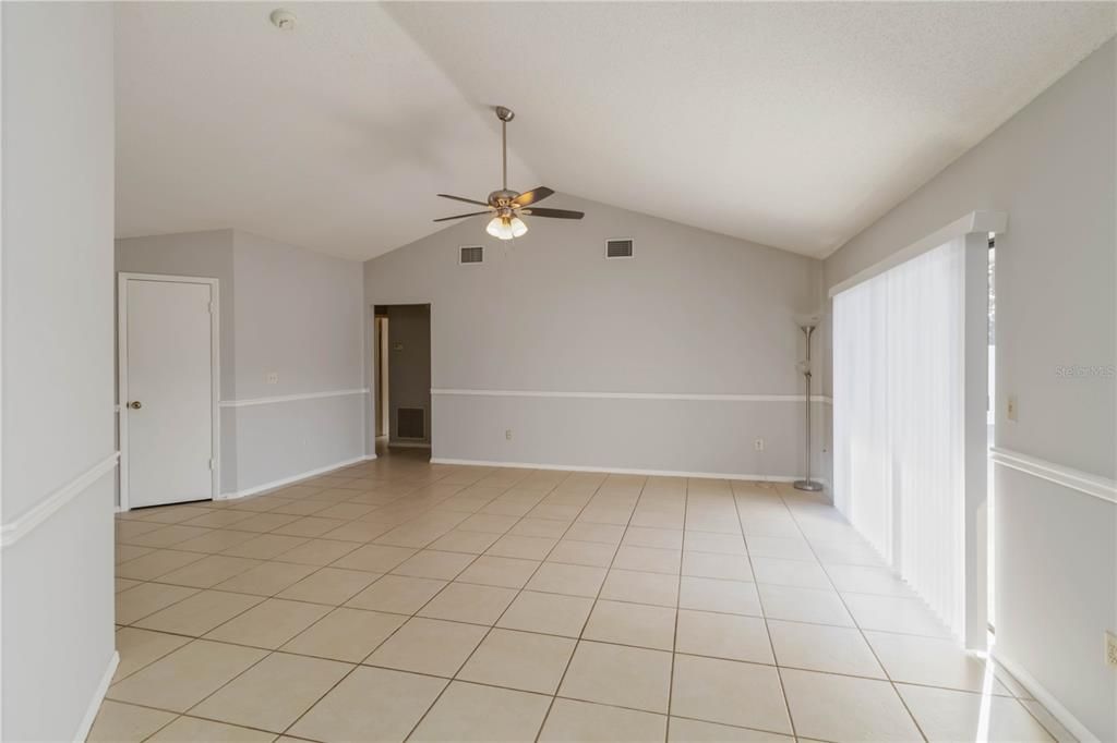For Sale: $370,000 (3 beds, 2 baths, 1240 Square Feet)
