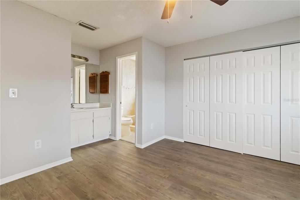 For Sale: $370,000 (3 beds, 2 baths, 1240 Square Feet)