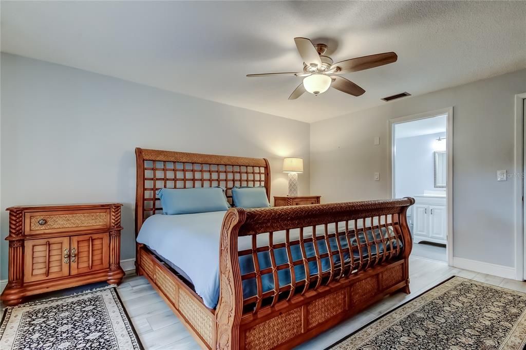 For Sale: $329,900 (2 beds, 2 baths, 1350 Square Feet)