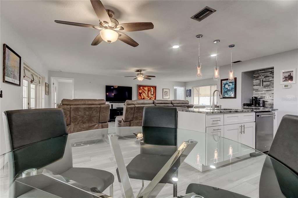 For Sale: $329,900 (2 beds, 2 baths, 1350 Square Feet)