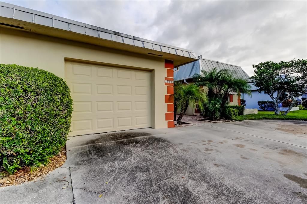 For Sale: $329,900 (2 beds, 2 baths, 1350 Square Feet)