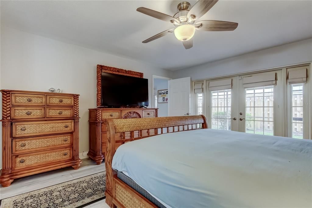 For Sale: $329,900 (2 beds, 2 baths, 1350 Square Feet)