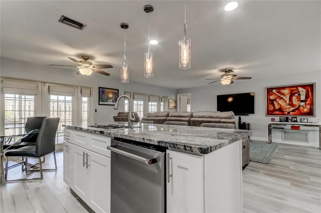 For Sale: $329,900 (2 beds, 2 baths, 1350 Square Feet)