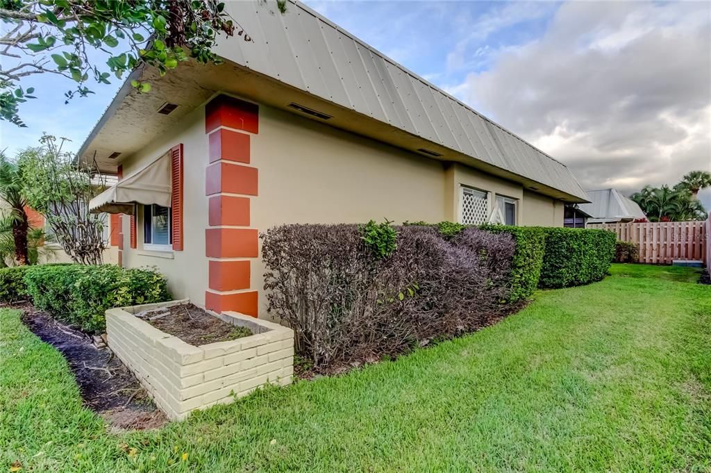 For Sale: $329,900 (2 beds, 2 baths, 1350 Square Feet)