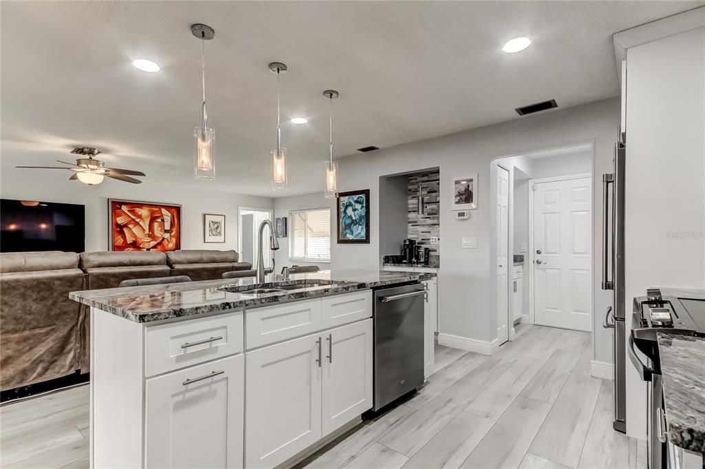 For Sale: $329,900 (2 beds, 2 baths, 1350 Square Feet)