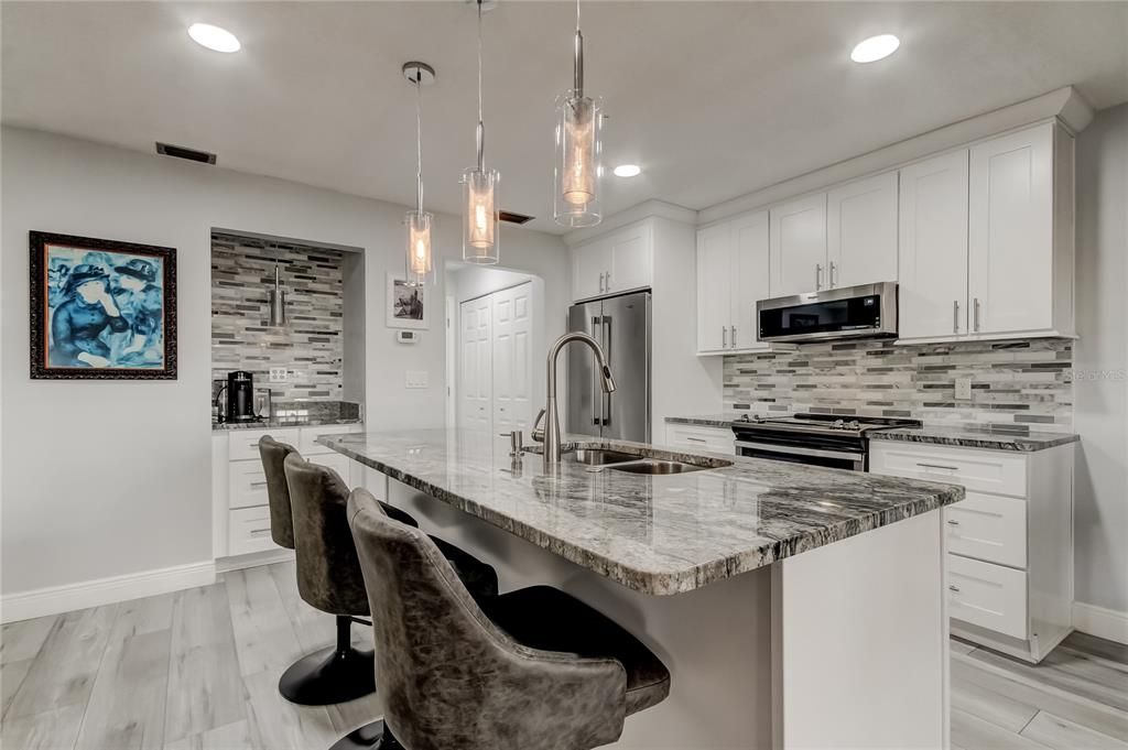 For Sale: $329,900 (2 beds, 2 baths, 1350 Square Feet)