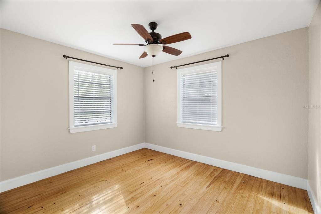 待售: $319,900 (3 贝兹, 1 浴室, 1064 平方英尺)