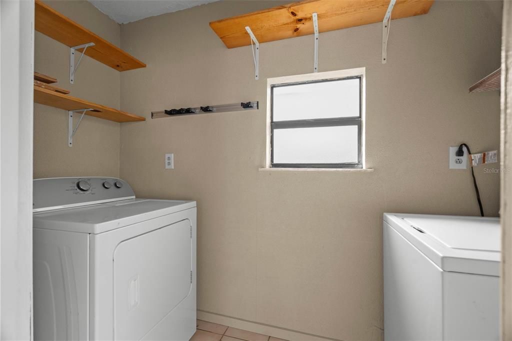 待售: $319,900 (3 贝兹, 1 浴室, 1064 平方英尺)