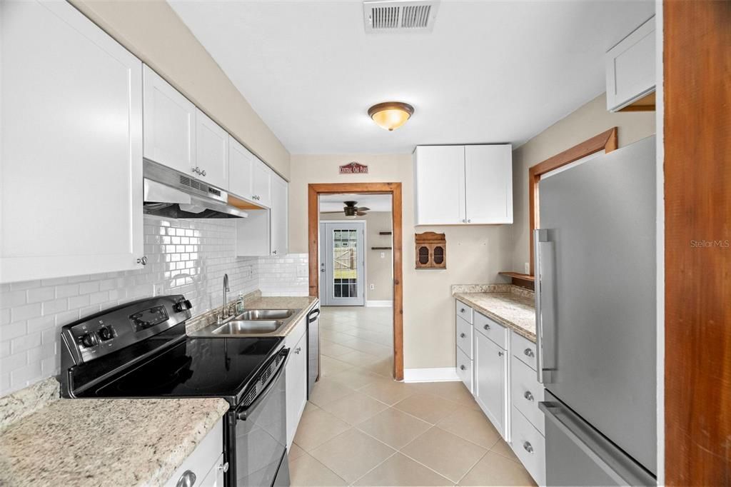 待售: $319,900 (3 贝兹, 1 浴室, 1064 平方英尺)