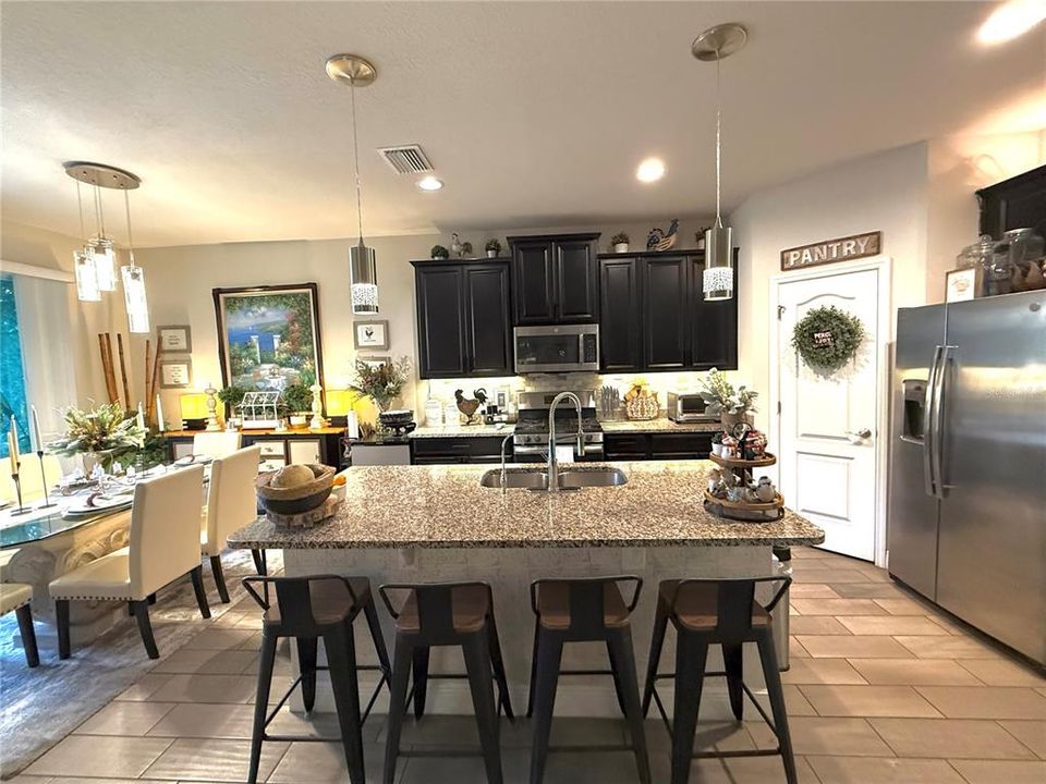 待售: $395,000 (3 贝兹, 2 浴室, 1818 平方英尺)