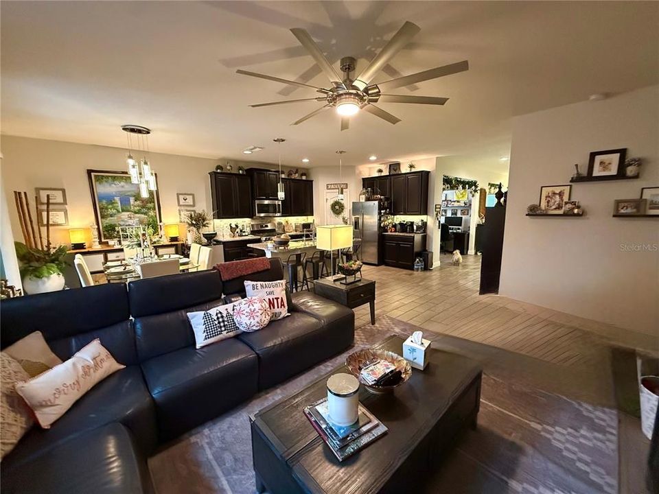 待售: $395,000 (3 贝兹, 2 浴室, 1818 平方英尺)