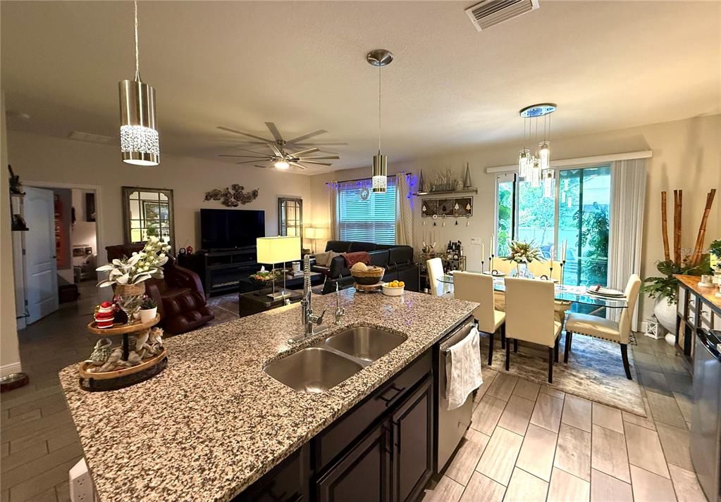 待售: $395,000 (3 贝兹, 2 浴室, 1818 平方英尺)