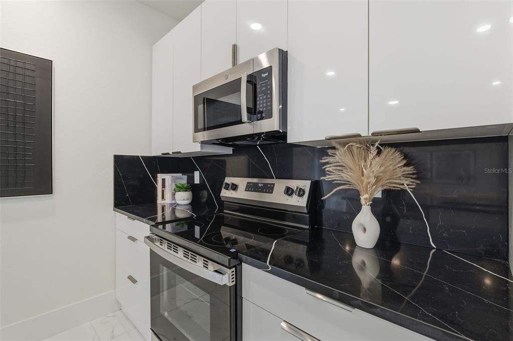 На продажу: $339,900 (3 спален, 2 ванн, 1568 Квадратных фут)