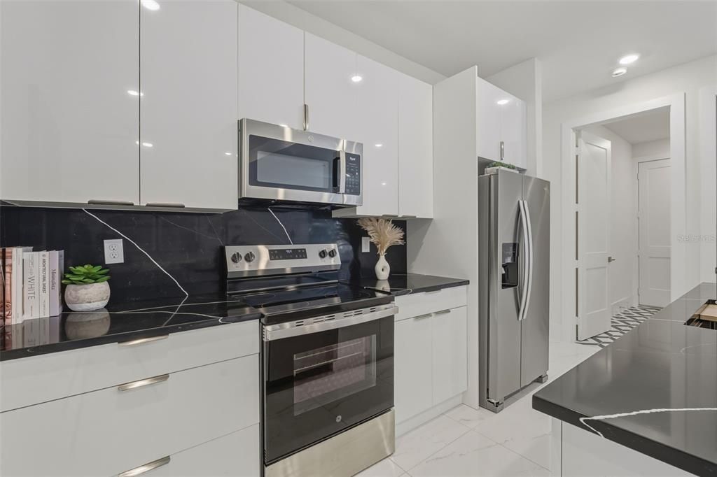 На продажу: $339,900 (3 спален, 2 ванн, 1568 Квадратных фут)