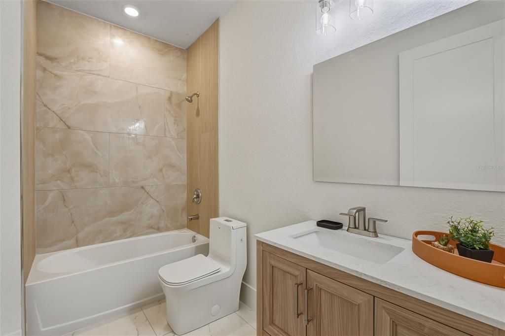 На продажу: $339,900 (3 спален, 2 ванн, 1568 Квадратных фут)