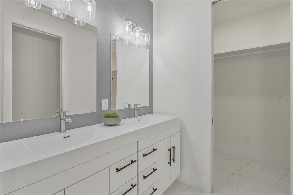 На продажу: $339,900 (3 спален, 2 ванн, 1568 Квадратных фут)