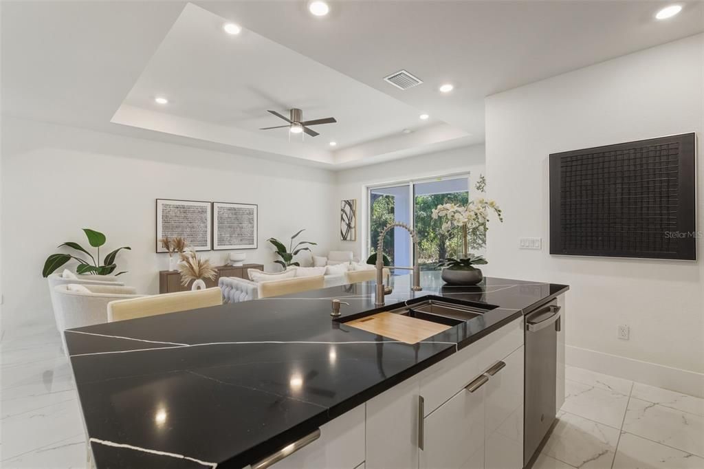 На продажу: $339,900 (3 спален, 2 ванн, 1568 Квадратных фут)