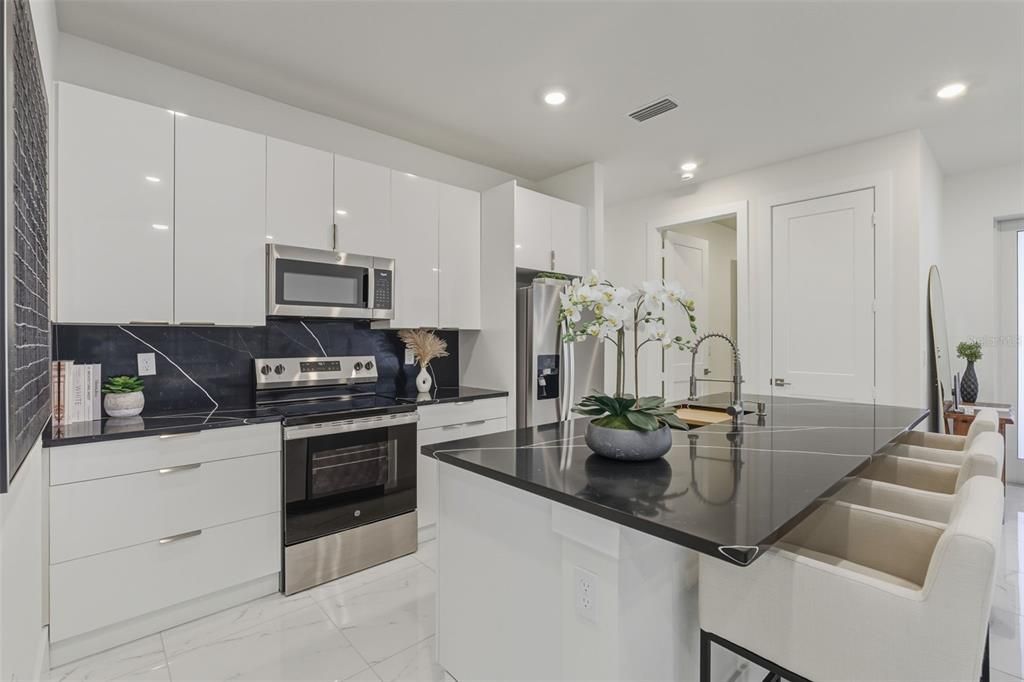 На продажу: $339,900 (3 спален, 2 ванн, 1568 Квадратных фут)