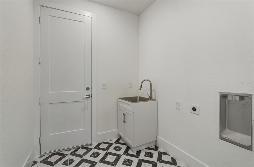 На продажу: $339,900 (3 спален, 2 ванн, 1568 Квадратных фут)