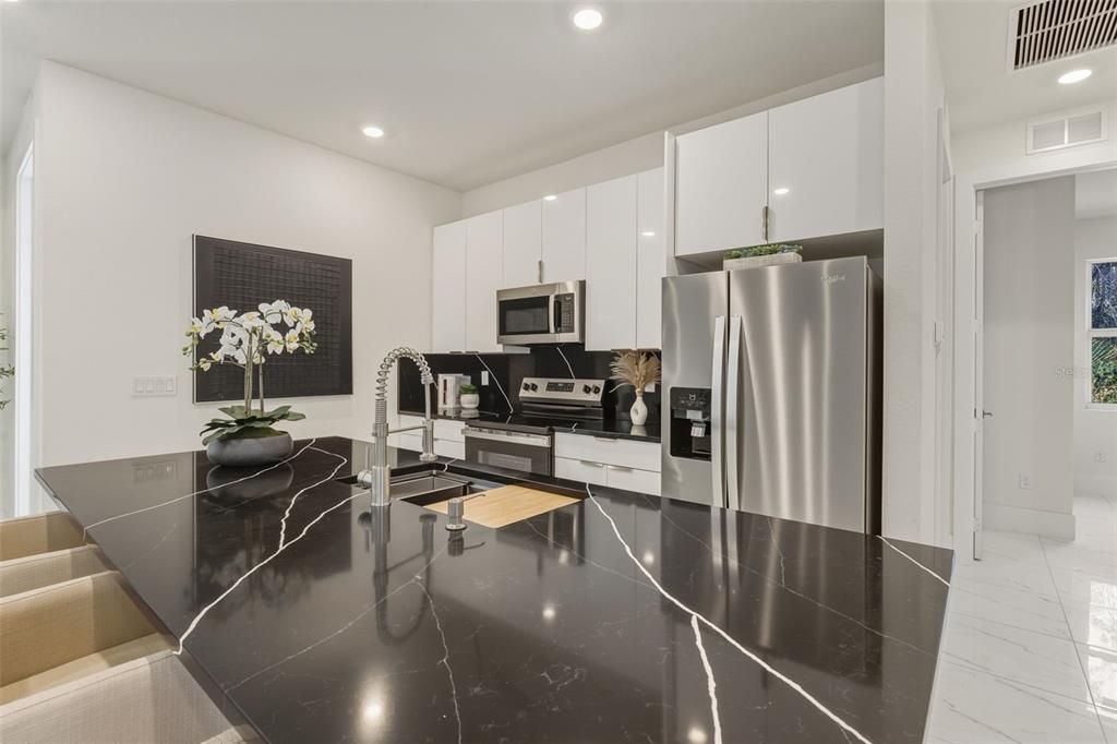 На продажу: $339,900 (3 спален, 2 ванн, 1568 Квадратных фут)