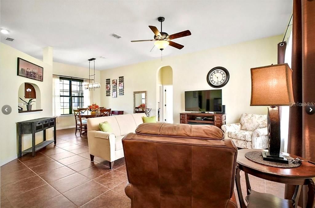 En Venta: $315,000 (3 camas, 2 baños, 1417 Pies cuadrados)