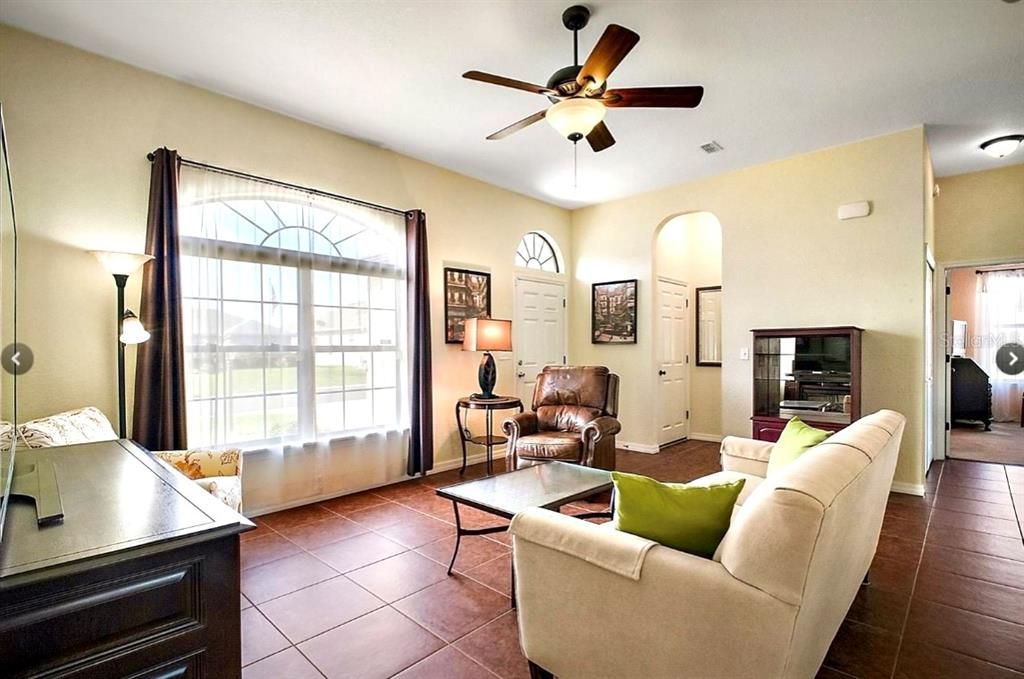 En Venta: $315,000 (3 camas, 2 baños, 1417 Pies cuadrados)