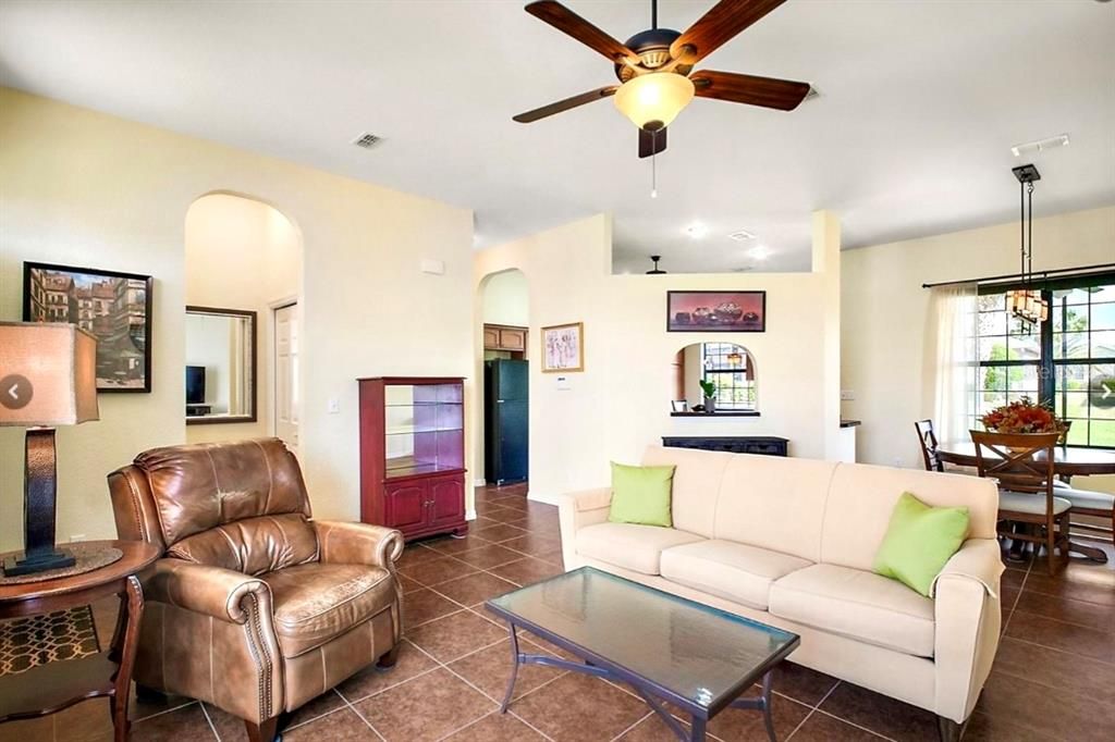 En Venta: $315,000 (3 camas, 2 baños, 1417 Pies cuadrados)