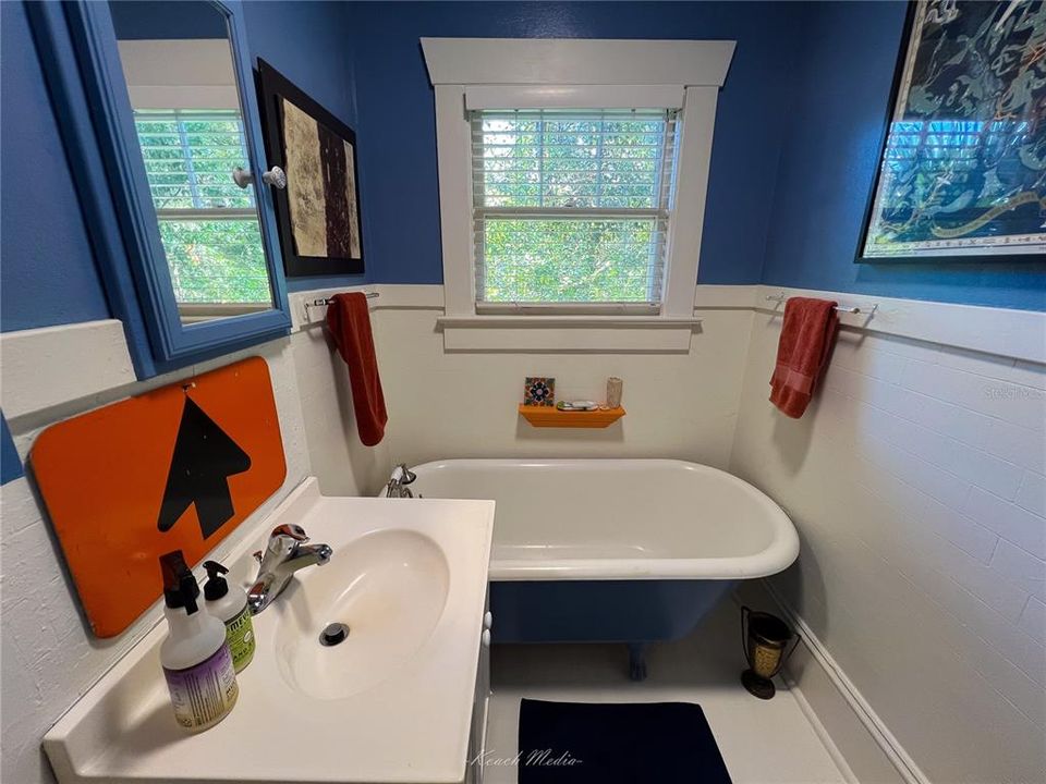 En Venta: $319,900 (3 camas, 2 baños, 1310 Pies cuadrados)