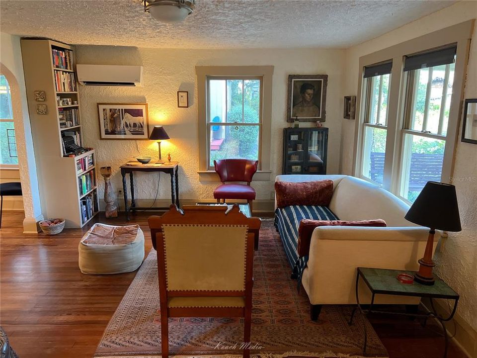 En Venta: $319,900 (3 camas, 2 baños, 1310 Pies cuadrados)