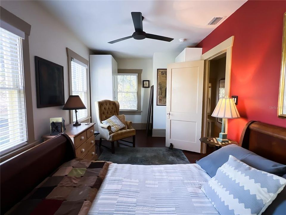 En Venta: $319,900 (3 camas, 2 baños, 1310 Pies cuadrados)