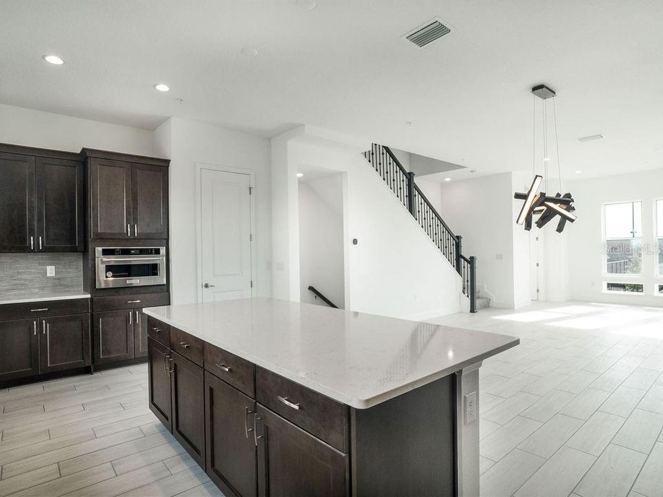 For Rent: $3,800 (3 beds, 2 baths, 2085 Square Feet)