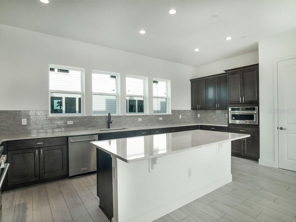 For Rent: $3,800 (3 beds, 2 baths, 2085 Square Feet)