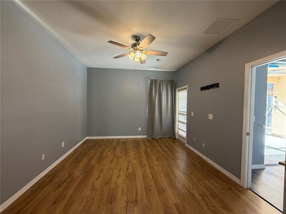 For Sale: $400,000 (4 beds, 3 baths, 1841 Square Feet)