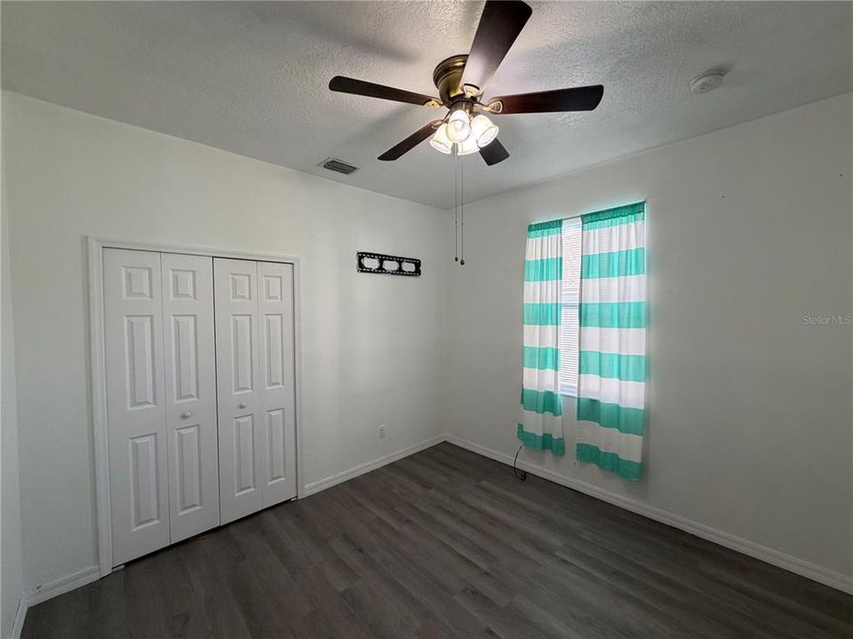 For Sale: $400,000 (4 beds, 3 baths, 1841 Square Feet)