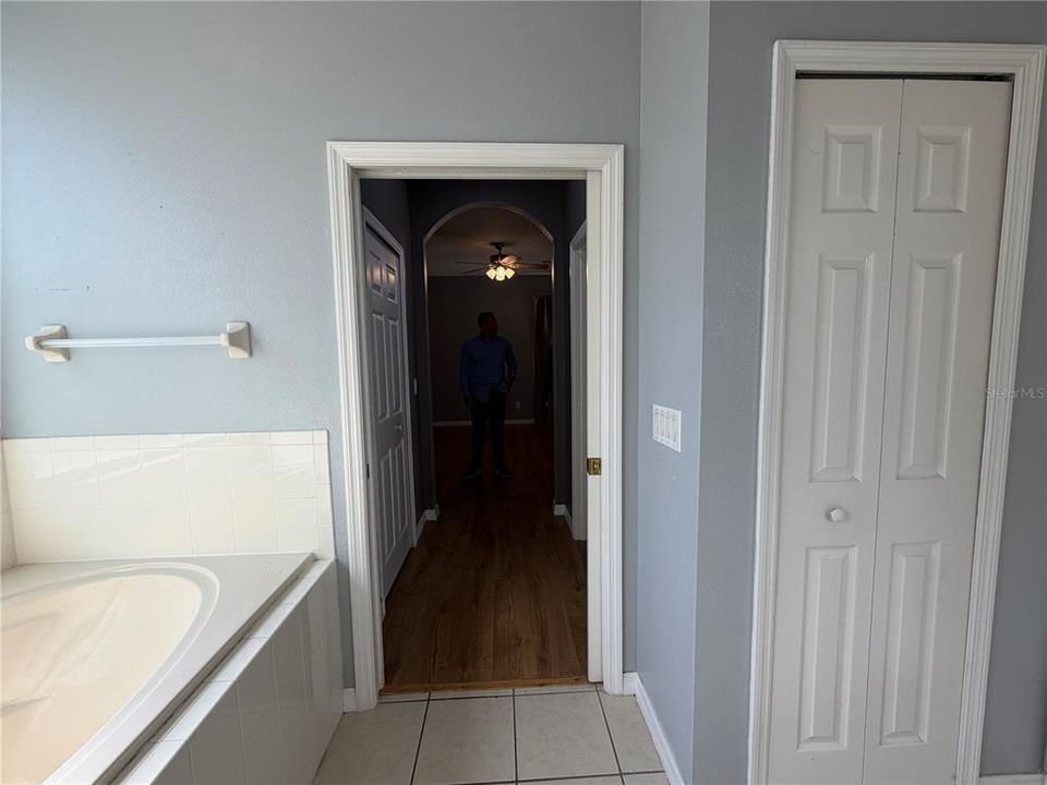 For Sale: $400,000 (4 beds, 3 baths, 1841 Square Feet)