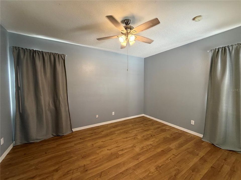 For Sale: $400,000 (4 beds, 3 baths, 1841 Square Feet)