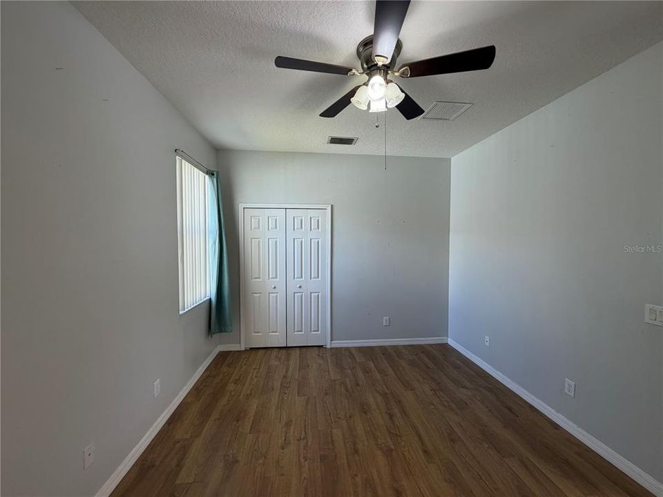 For Sale: $400,000 (4 beds, 3 baths, 1841 Square Feet)