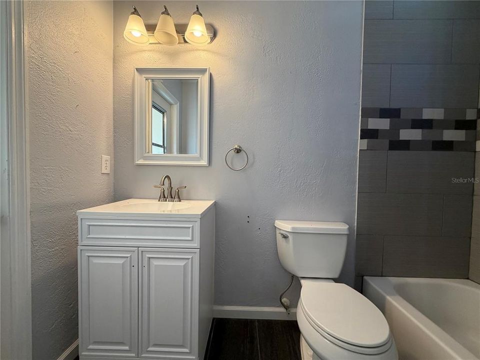 For Sale: $400,000 (4 beds, 3 baths, 1841 Square Feet)