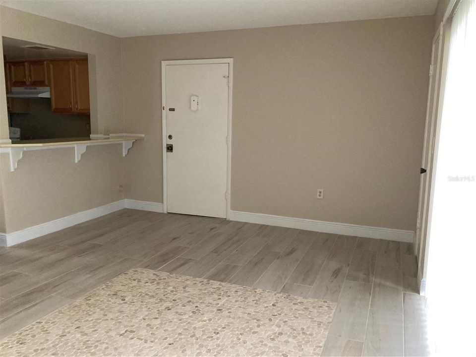 For Rent: $1,290 (1 beds, 1 baths, 682 Square Feet)