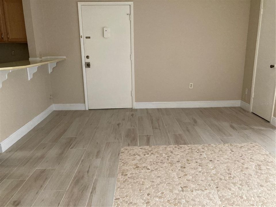 For Rent: $1,290 (1 beds, 1 baths, 682 Square Feet)