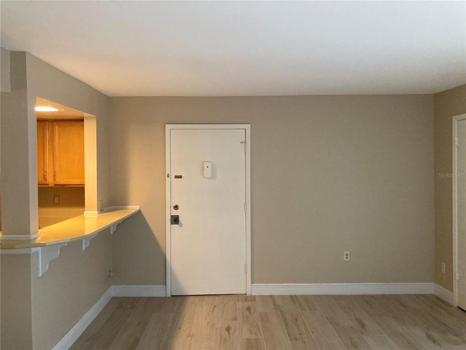 For Rent: $1,290 (1 beds, 1 baths, 682 Square Feet)