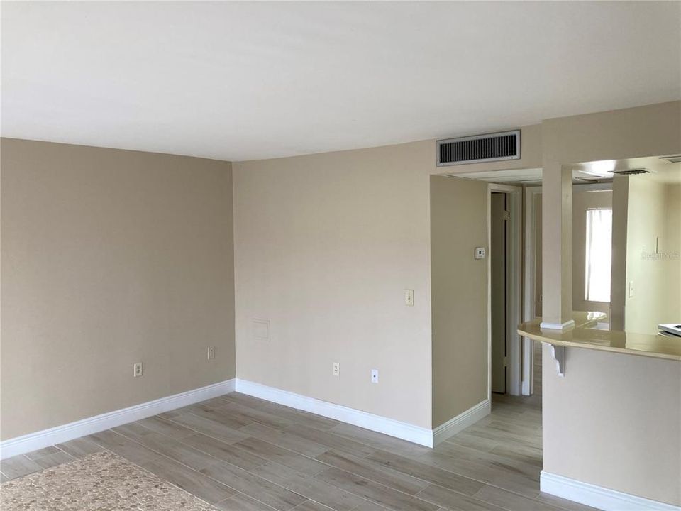 For Rent: $1,290 (1 beds, 1 baths, 682 Square Feet)