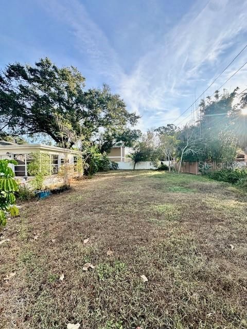 待售: $395,000 (0.34 acres)