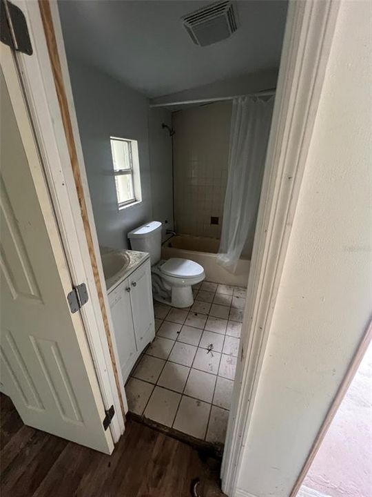 待售: $315,000 (5 贝兹, 2 浴室, 1917 平方英尺)