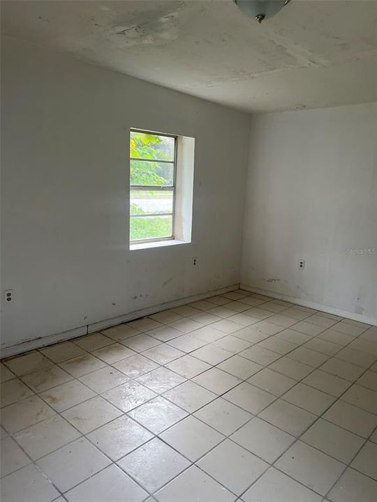 待售: $315,000 (5 贝兹, 2 浴室, 1917 平方英尺)