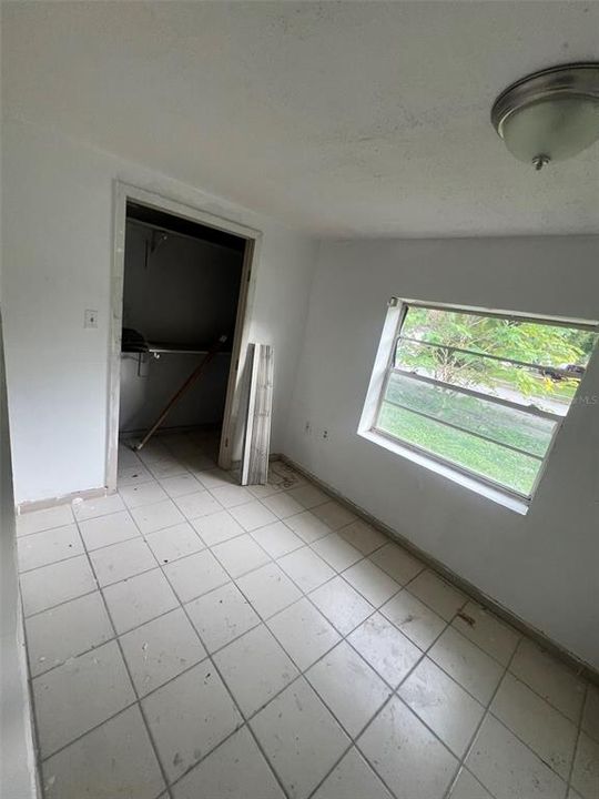 待售: $315,000 (5 贝兹, 2 浴室, 1917 平方英尺)